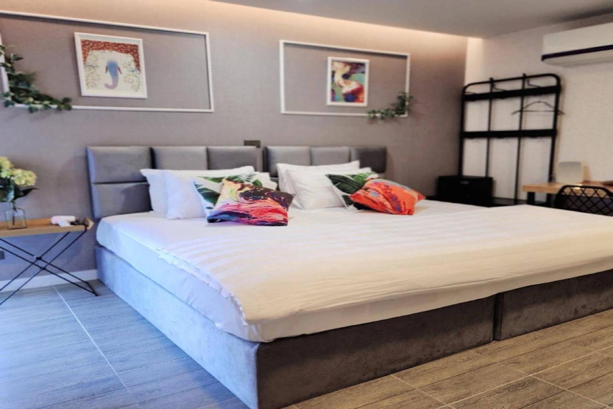 Capital O 75422 Million Pillows — Photos 2